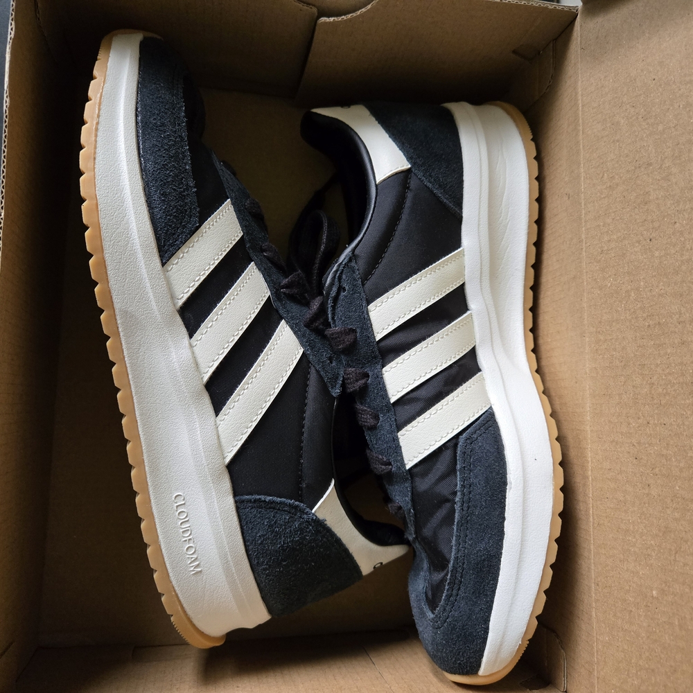 Adidas Women's Retro Cloudform Size 7.5 EUC